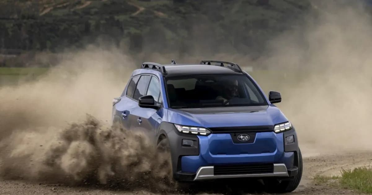 Subaru Trailseeker EV 2027 tampak samping dengan latar belakang alam
