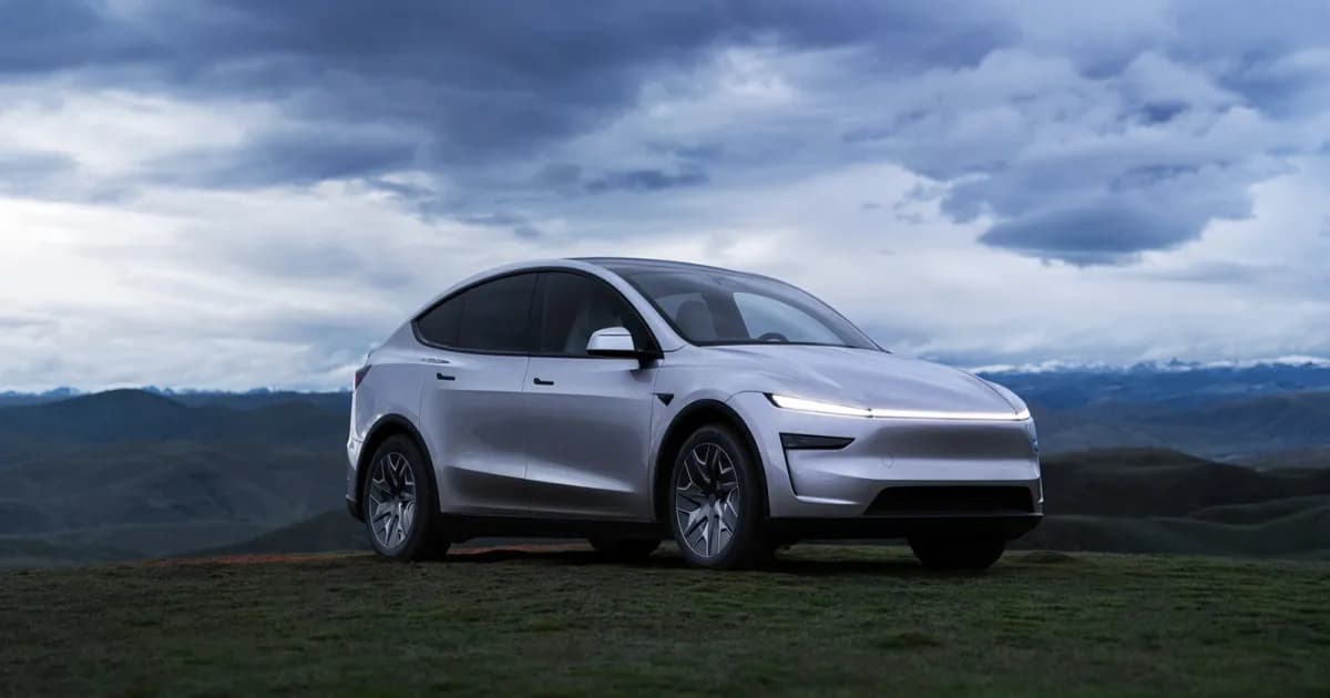 Tesla Model Y Long Wheelbase tampak depan dengan lampu LED