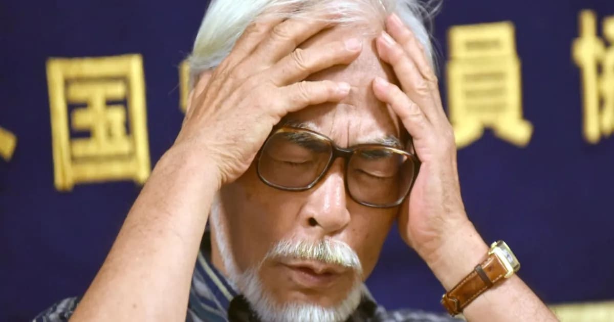 Hayao Miyazaki memegangi kepalanya saat mengkritik penggunaan AI dalam animasi