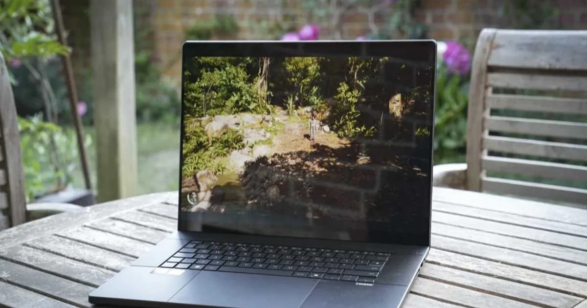Laptop Asus ProArt P16 dengan desain minimalis untuk kreator profesional