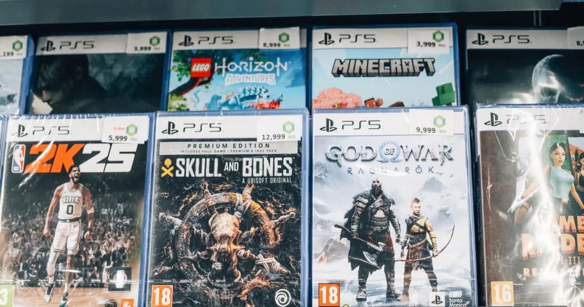 Tumpukan game PlayStation fisik di rak toko ritel