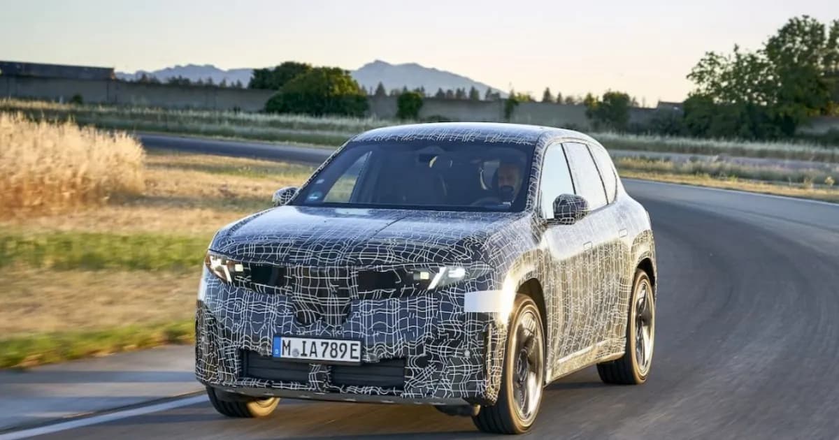 BMW iX4 2027 melakukan uji coba di sirkuit Nürburgring