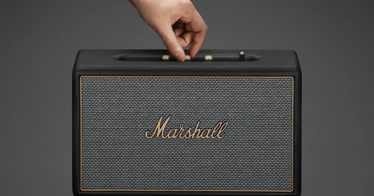 Marshall Acton IV dan Stanmore IV dengan desain ikonik dan kabel daya di bagian bawah untuk ditempel ke dinding