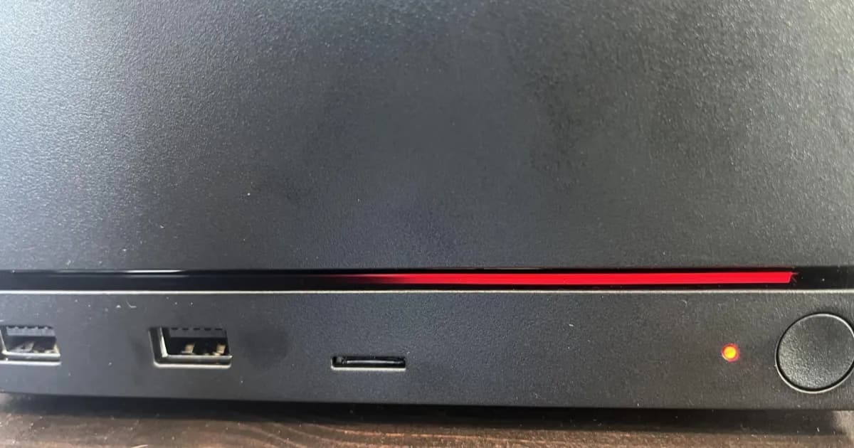 Steam Machine dengan Red Line of Death di layar