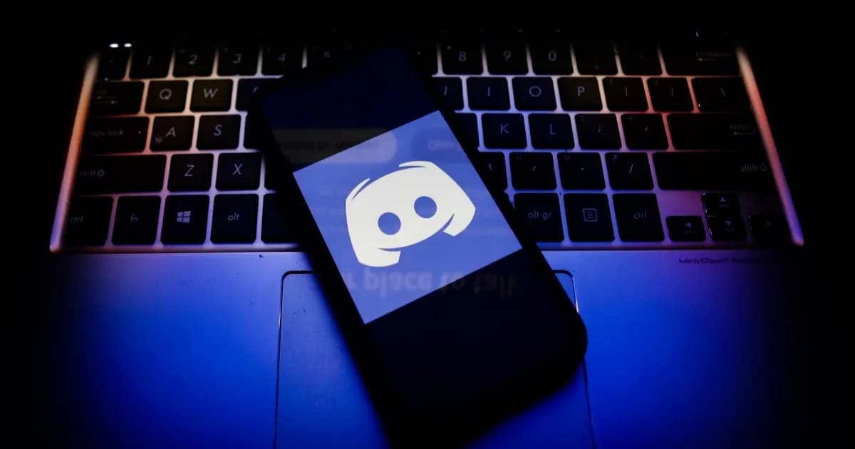 Ilustrasi bug sistem AI Discord yang salah memblokir akun pengguna karena gambar grid dan pola kotak-kotak