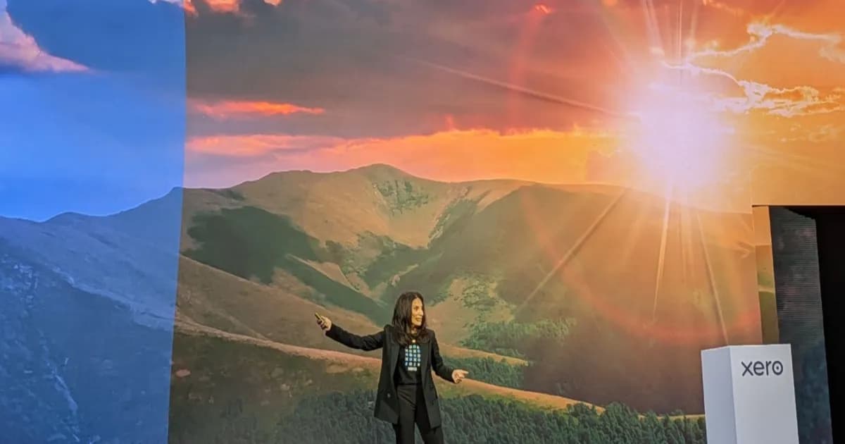 CEO Xero Sukhinder Singh Cassidy berbicara di panggung Xerocon 2026 London