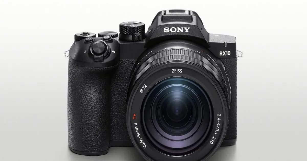 Sony RX10 V kamera bridge dengan lensa ZEISS 24-600mm dan AI autofokus