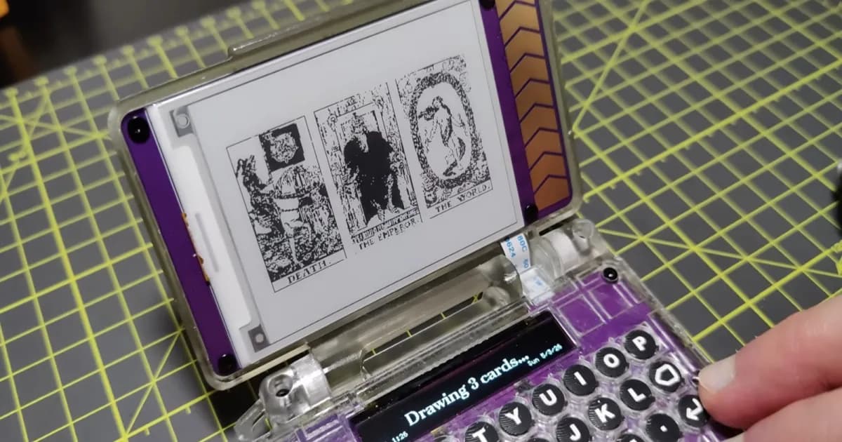 PocketMage PDA E Ink dengan keyboard QWERTY dan layar clamshell