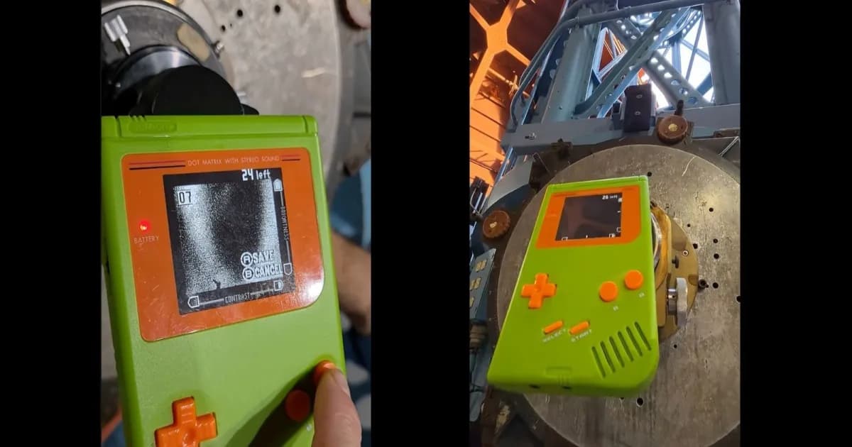 Game Boy Camera terpasang pada Teleskop Hooker di Observatorium Mount Wilson untuk memotret Jupiter