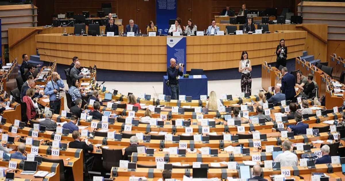 Gedung Parlemen Eropa di Brussels, Belgia, tempat pemungutan suara Chat Control 1.0 berlangsung pada Juli 2026.