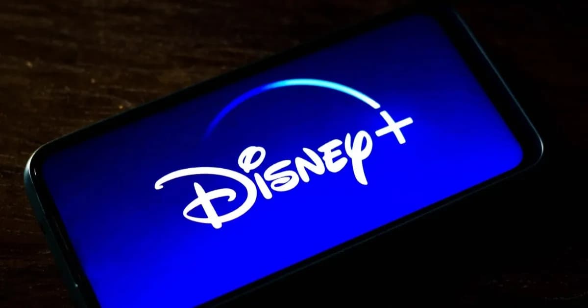 Ilustrasi layar Disney+ dengan ikon YouTube dan Tubi di sampingnya