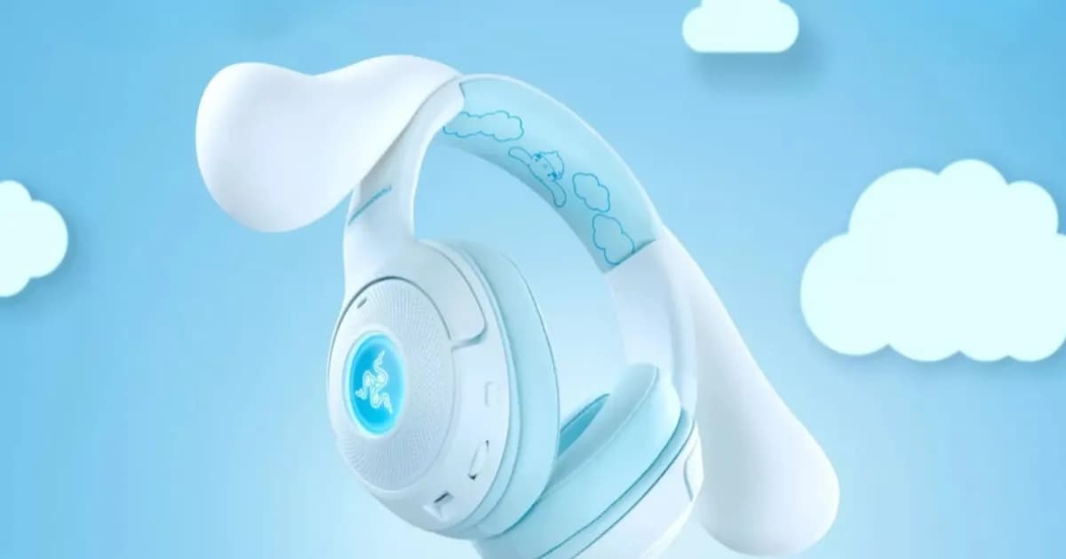 Razer Kraken Kitty V2 BT Cinnamoroll Edition tampak samping dengan desain biru langit