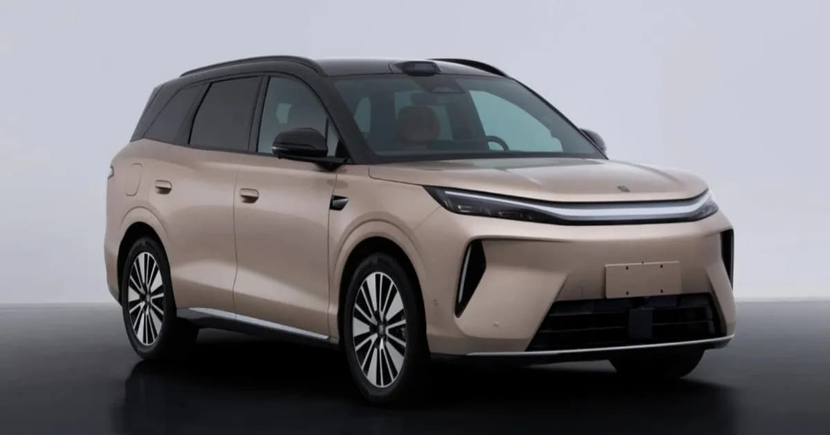 BYD Atto 8 varian baru tampak samping dengan desain modern