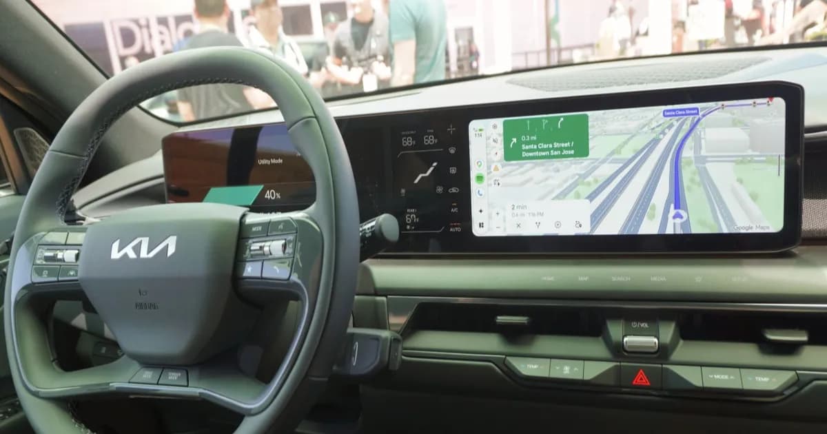 Tampilan antarmuka Gemini AI di layar Android Auto saat digunakan untuk navigasi
