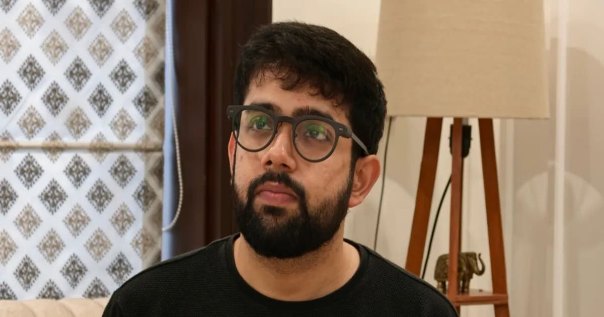 XGIMI MemoMind One smart glasses tanpa kamera dengan layar proyeksi hijau