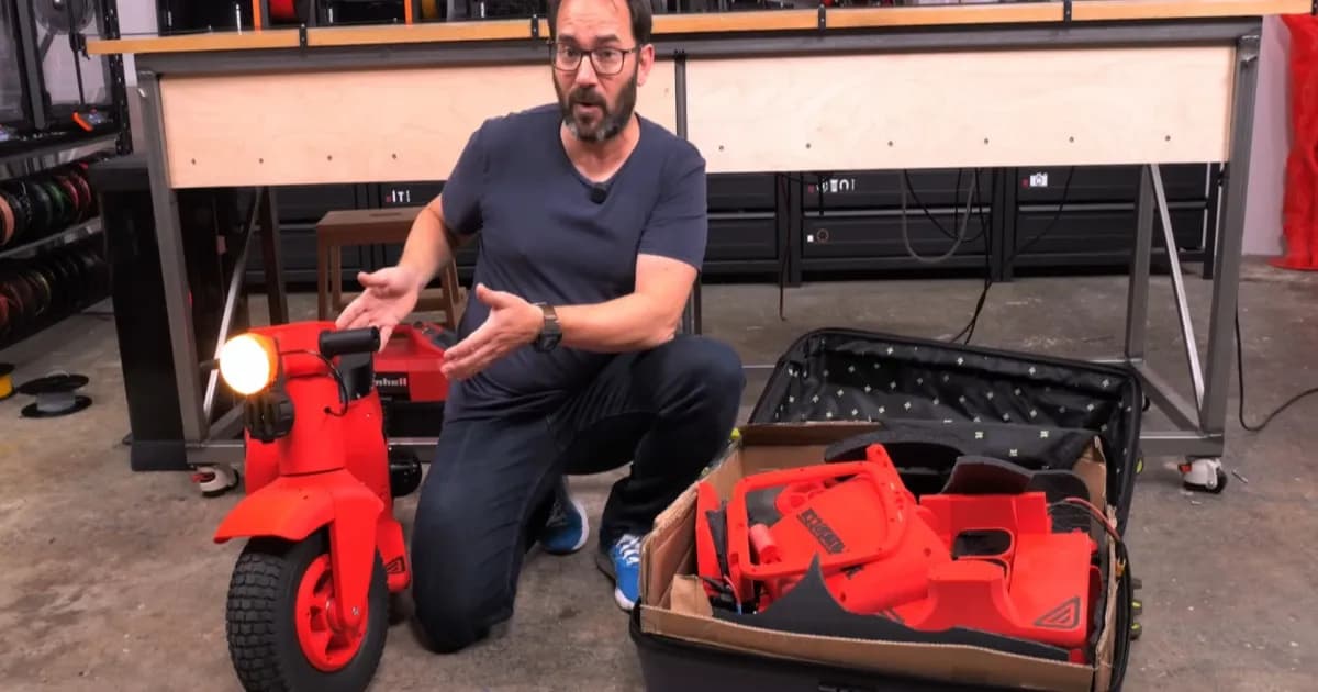 Motor listrik cetak 3D Mirandetta karya Ivan Miranda yang dapat dibongkar pasang muat di koper
