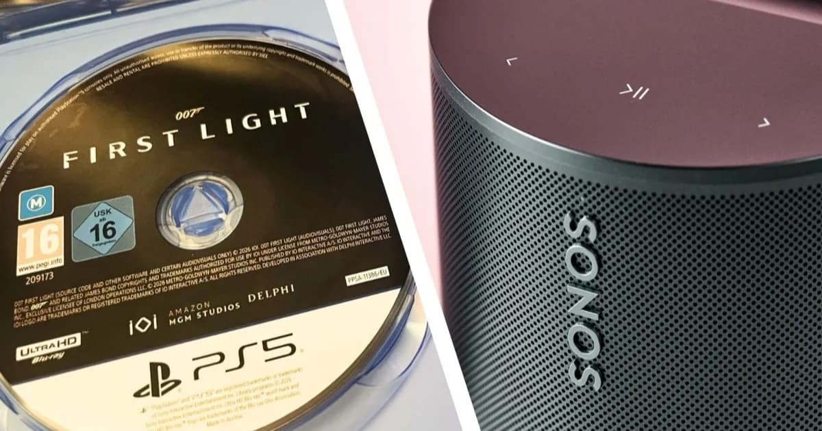 PS5 disc dan logo Sonos di speaker