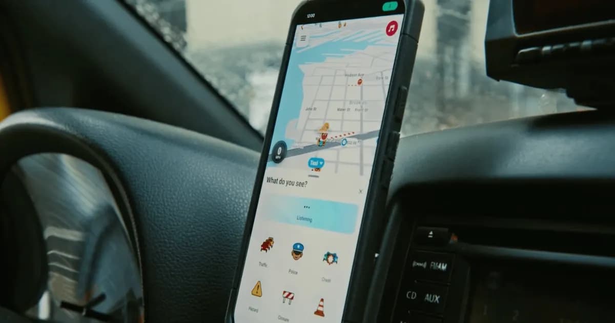Tampilan fitur conversational reporting Waze dengan integrasi AI Gemini untuk navigasi lebih personal