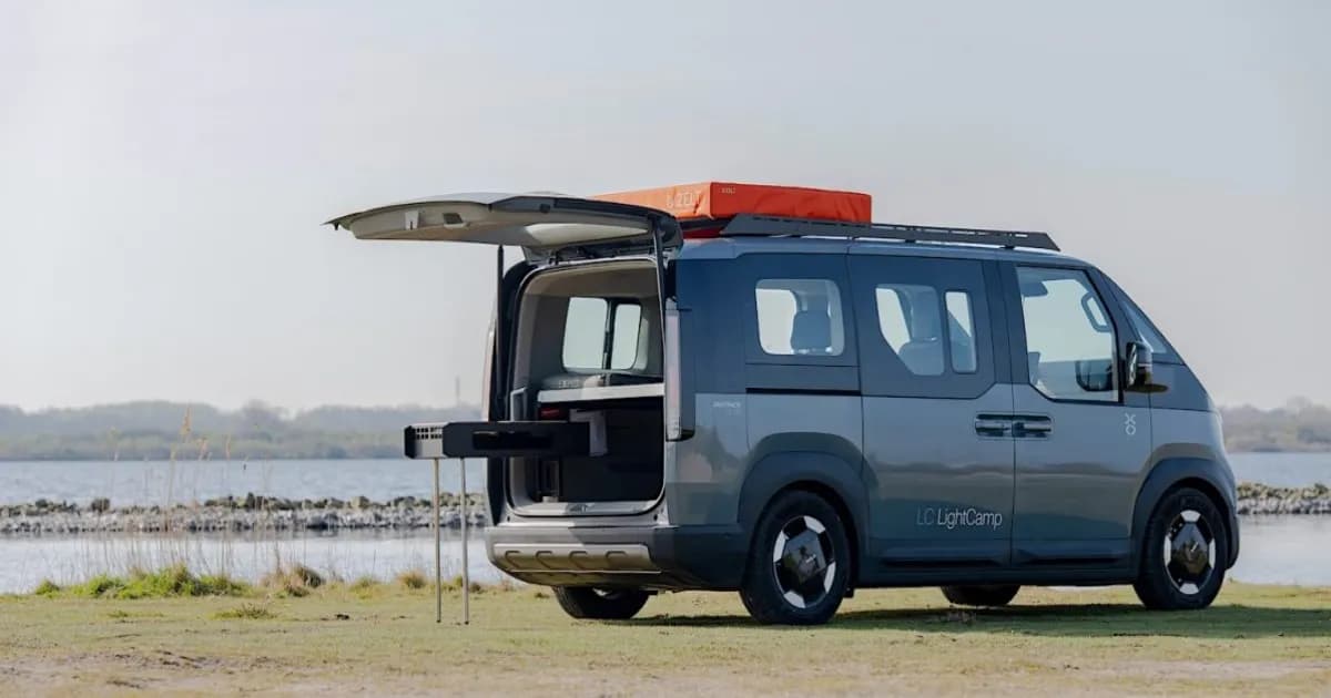 Ilustrasi Kia PV5 LightCamp, van kemping listrik buatan Vantrack