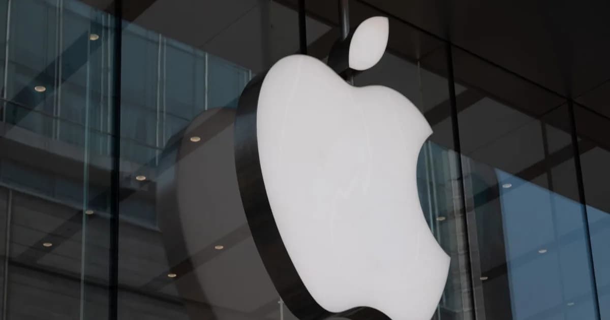 Ilustrasi logo Apple yang mewakili pengembangan chip M7 Ultra terbaru mereka