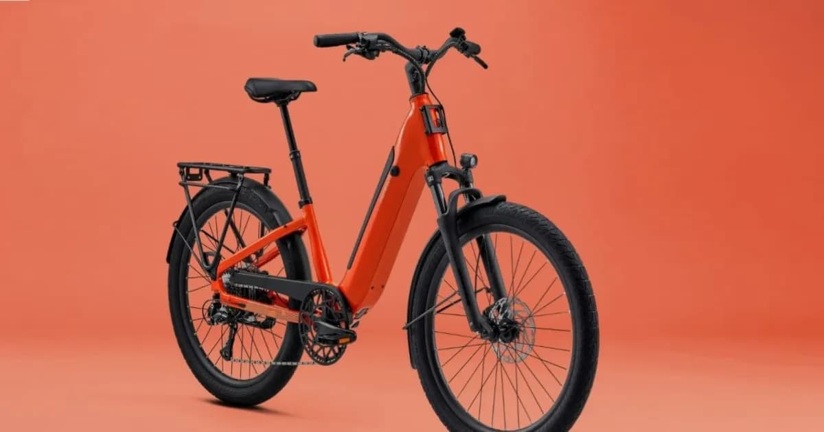 Momentum Vida E+ EX e-bike komuter kelas 3 dengan rangka low-step