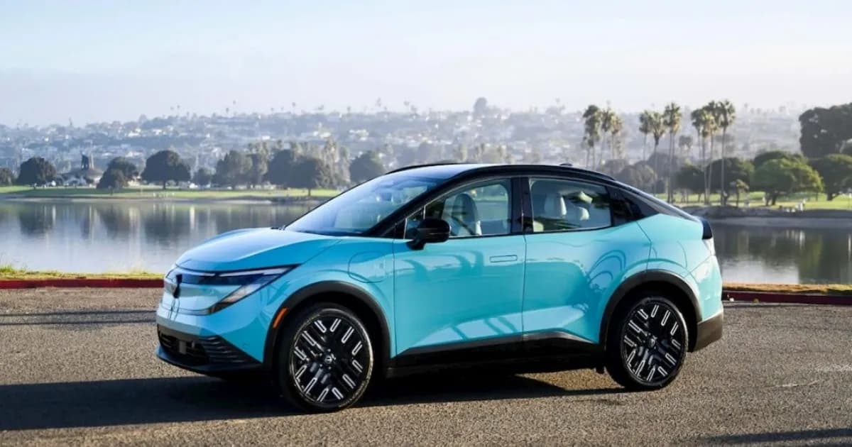 Nissan Leaf 2026 yang ditarik kembali karena masalah sabuk pengaman belakang