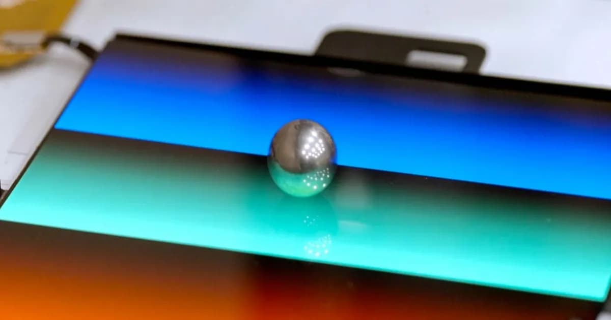 Layar Samsung Galaxy Z Fold 8 dengan teknologi Flex Titanium hampir tanpa lipatan