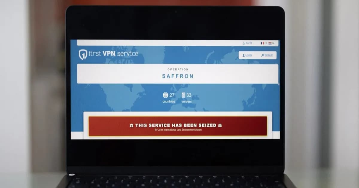 Layar laptop menampilkan website Europol dengan pesan penyitaan layanan First VPN