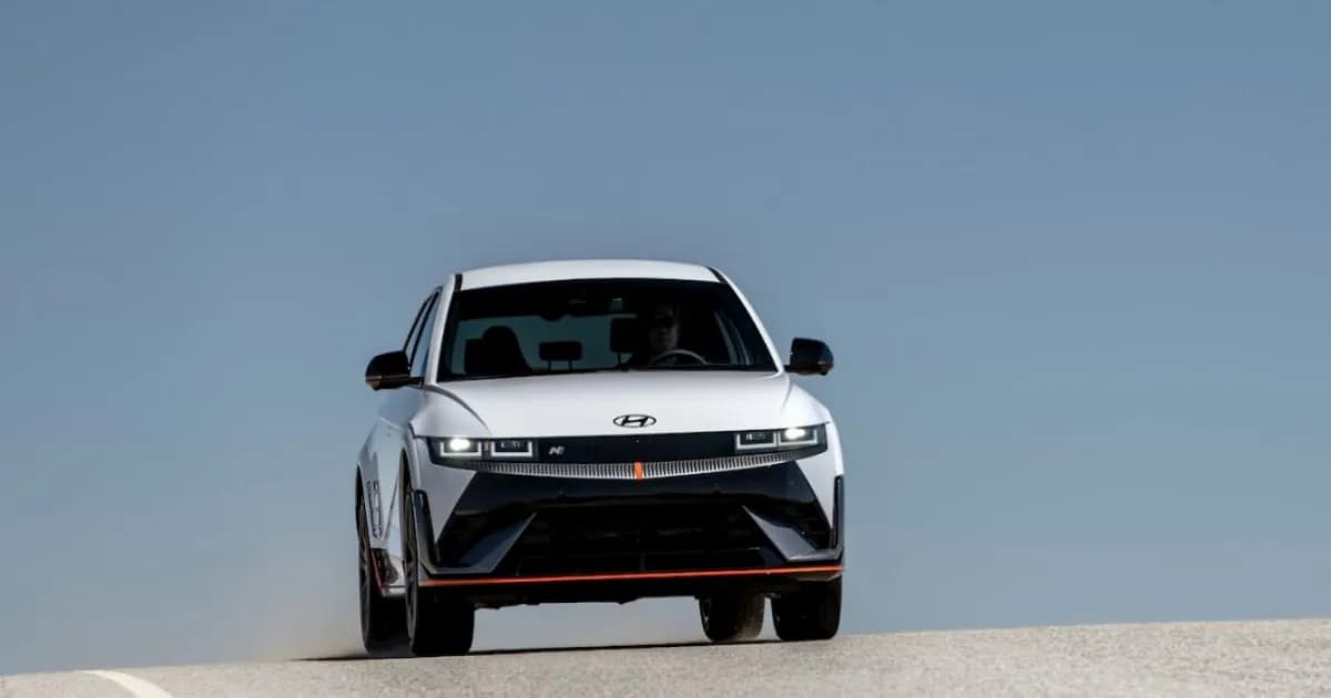 Hyundai IONIQ 5 N 2026 tampak depan dengan warna biru performa