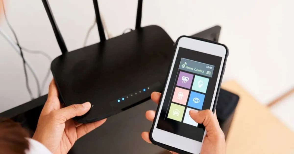 Ilustrasi perangkat smart home yang terkena panas matahari dan risiko overheat