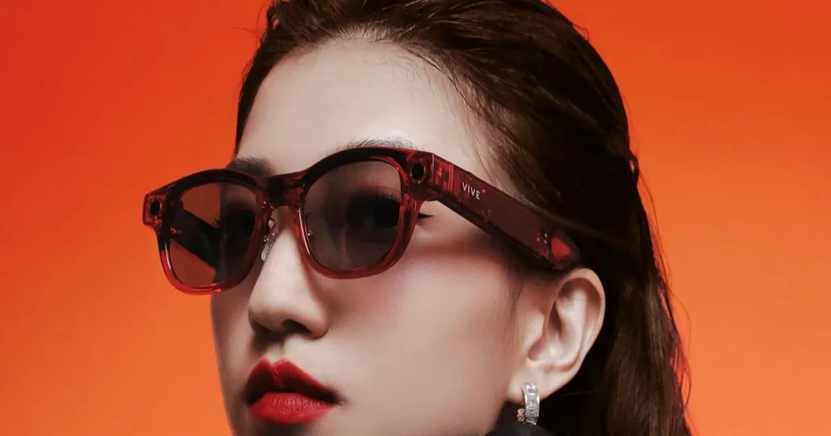 HTC VIVE Eagle smart glasses dengan desain bingkai persegi dan lensa bening