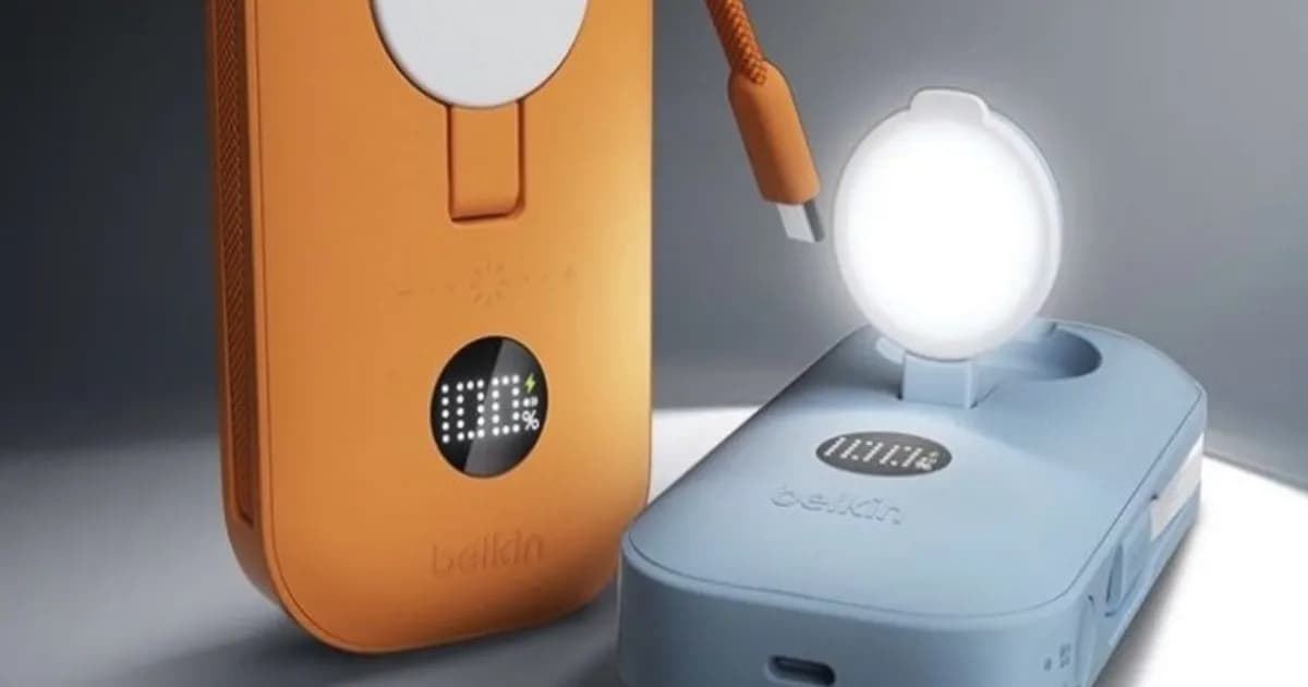 Belkin BoostCharge Pro Power Bank 10K dengan lampu LED menyala