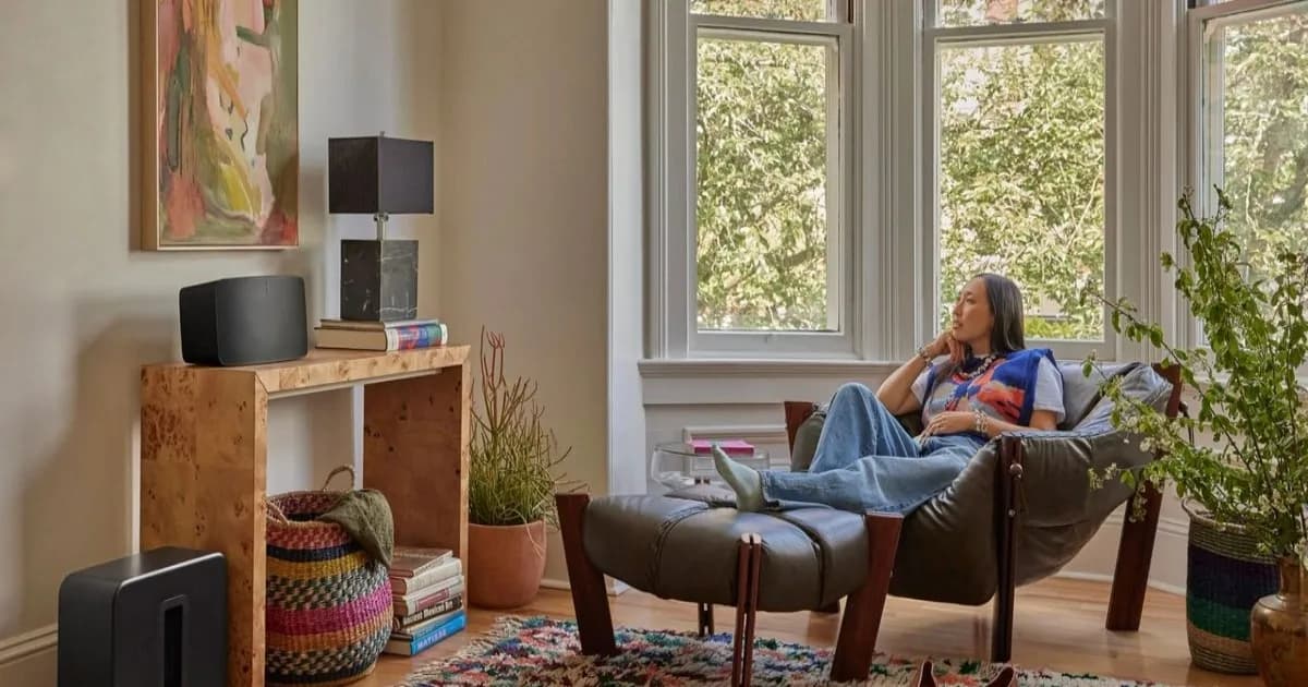 Tampilan aplikasi Sonos dengan navigasi tab baru di bagian bawah layar