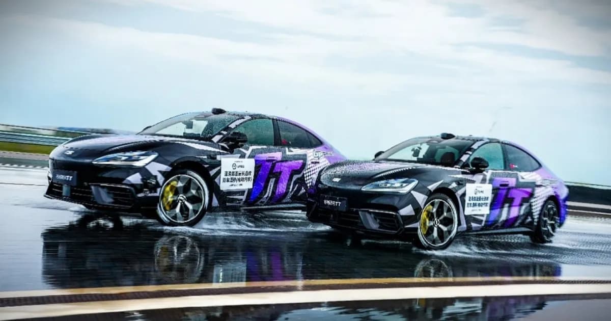 Mobil Geely Galaxy TT dengan sistem penggerak listrik Geely Thunder 16-in-1