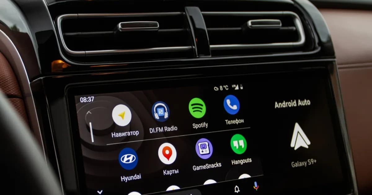 Adapter wireless kecil untuk mengubah Android Auto kabel menjadi nirkabel di dalam mobil