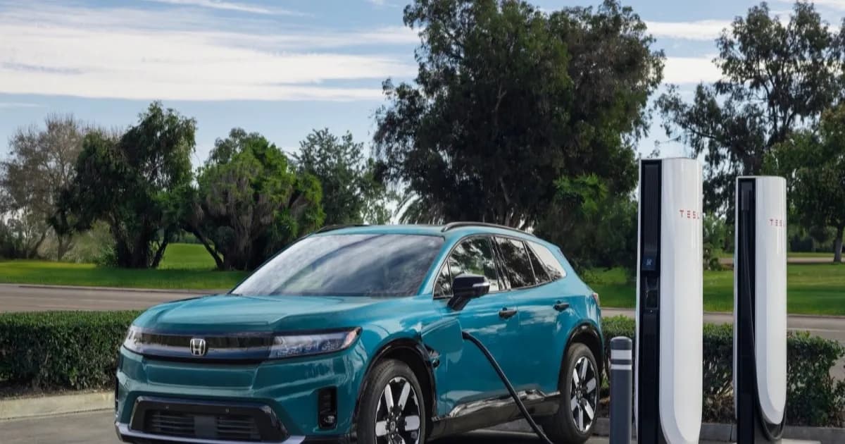 Koleksi berbagai mobil listrik yang meninggalkan pasar Amerika Serikat pada tahun 2026 termasuk Honda Prologue, Tesla Model S, dan Hyundai Ioniq 6