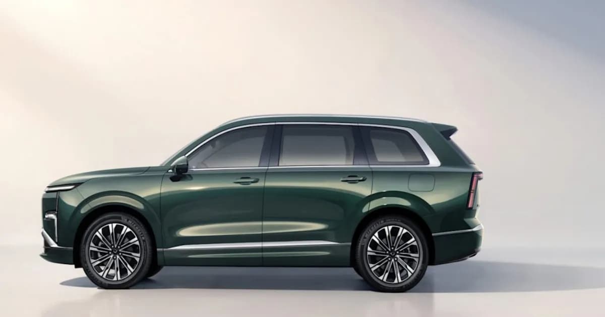 Wuling Starlight L PHEV tampak depan dengan desain kokoh dan modern
