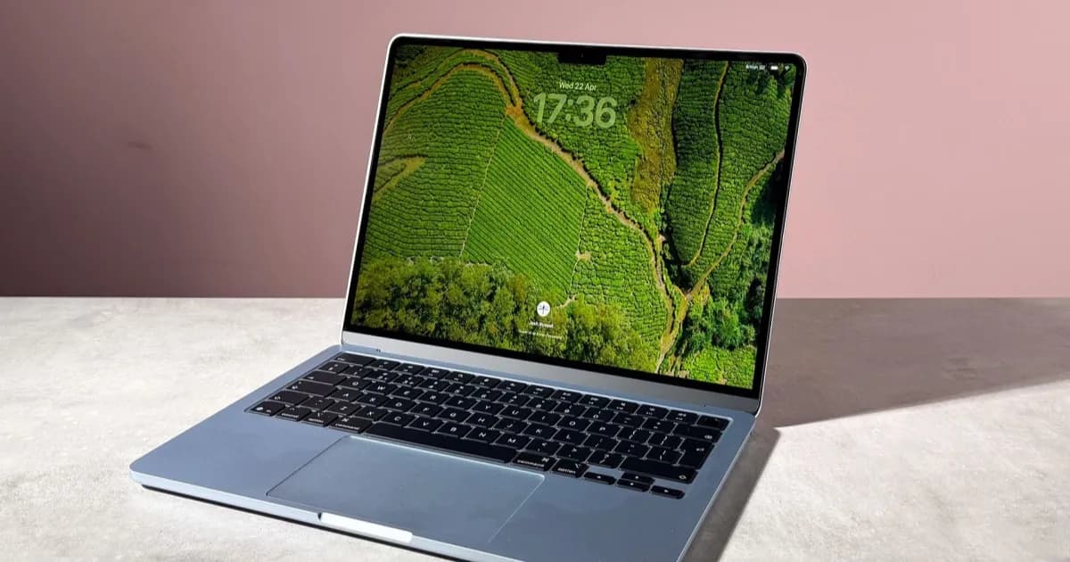 Ilustrasi chip Apple M-series dengan fokus pada kecerdasan buatan dan AI