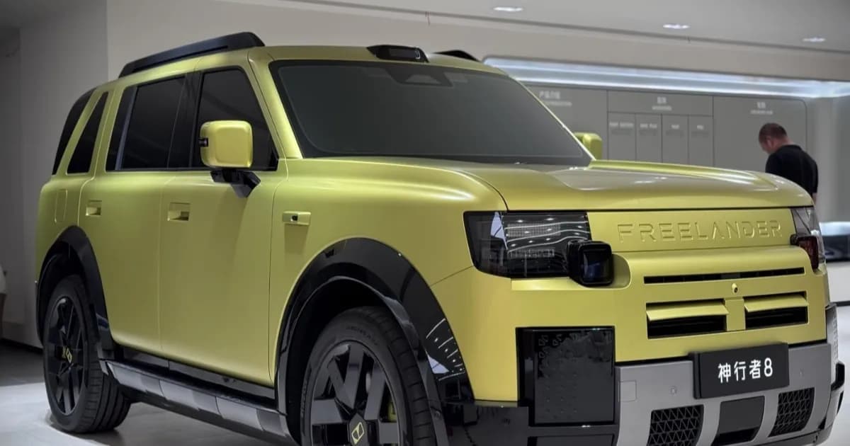 Freelander 8 SUV EREV dipajang di diler China dengan desain futuristik