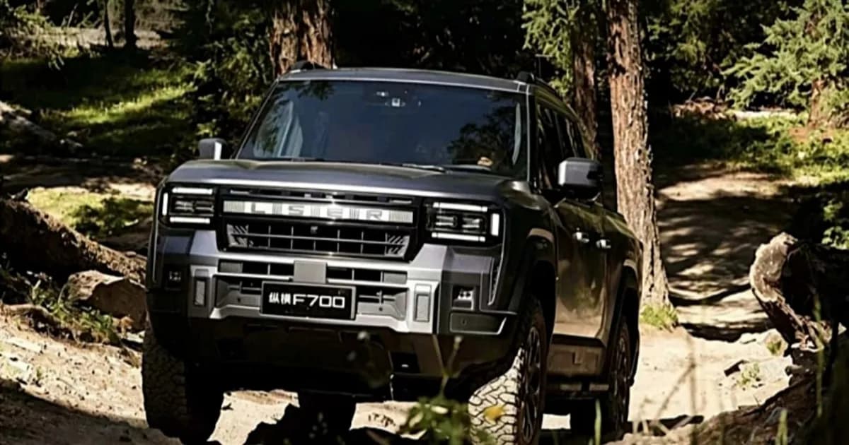 Jetour Zongheng F700 PHEV pickup dengan desain depan khas Jetour dan bak kargo