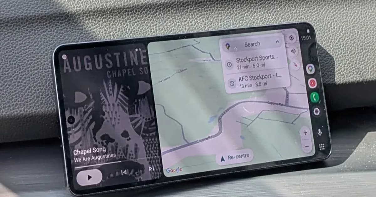 Tampilan antarmuka Android Auto berjalan di layar ponsel Pixel menggunakan aplikasi Headunit Reloaded Emulator