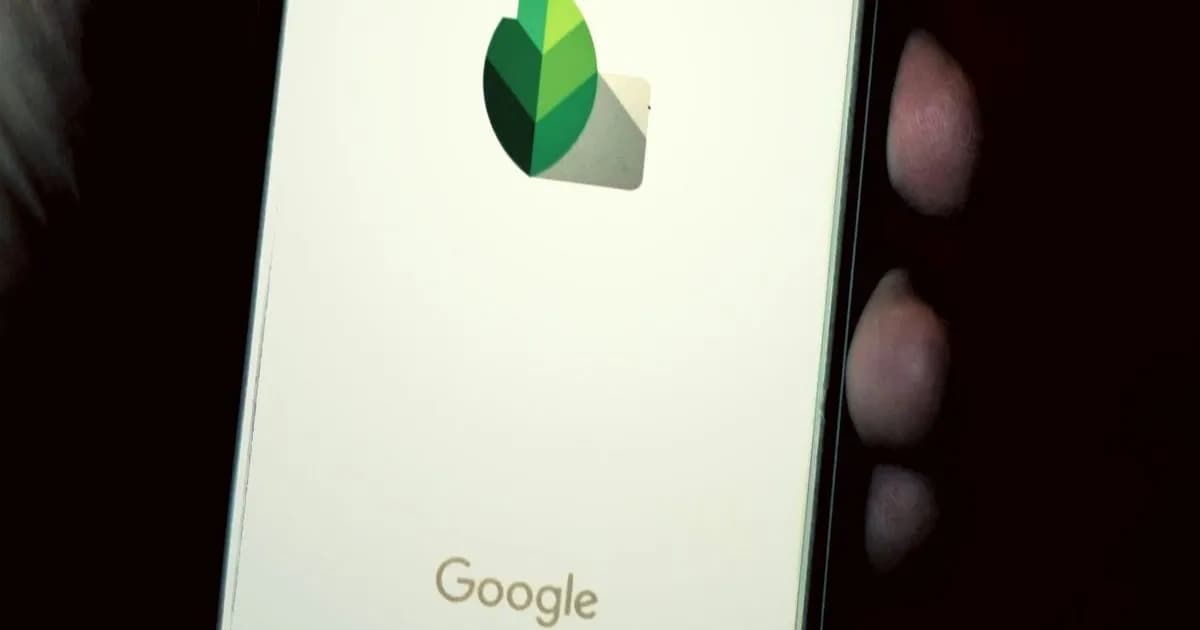 Tampilan aplikasi Snapseed di perangkat Android dengan antarmuka pengeditan foto