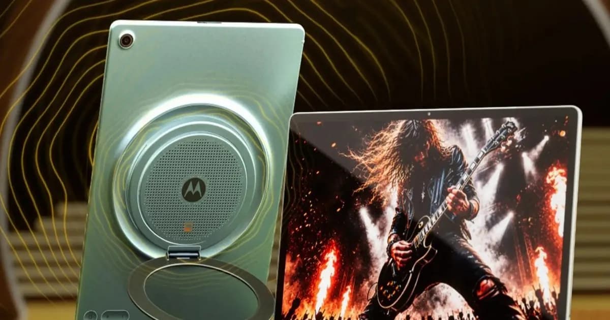 Moto Pad 70 Groove dengan sistem speaker JBL dan layar besar