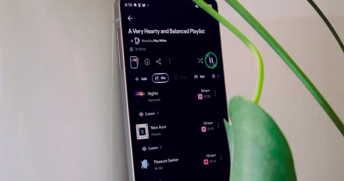 Fitur Mix Spotify pada aplikasi di ponsel Samsung Galaxy S25 Ultra
