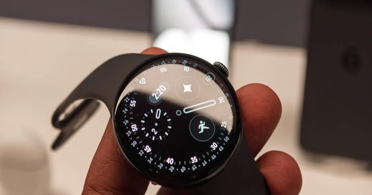 Ilustrasi Google Pixel Watch 5 dengan tampilan jam analog baru