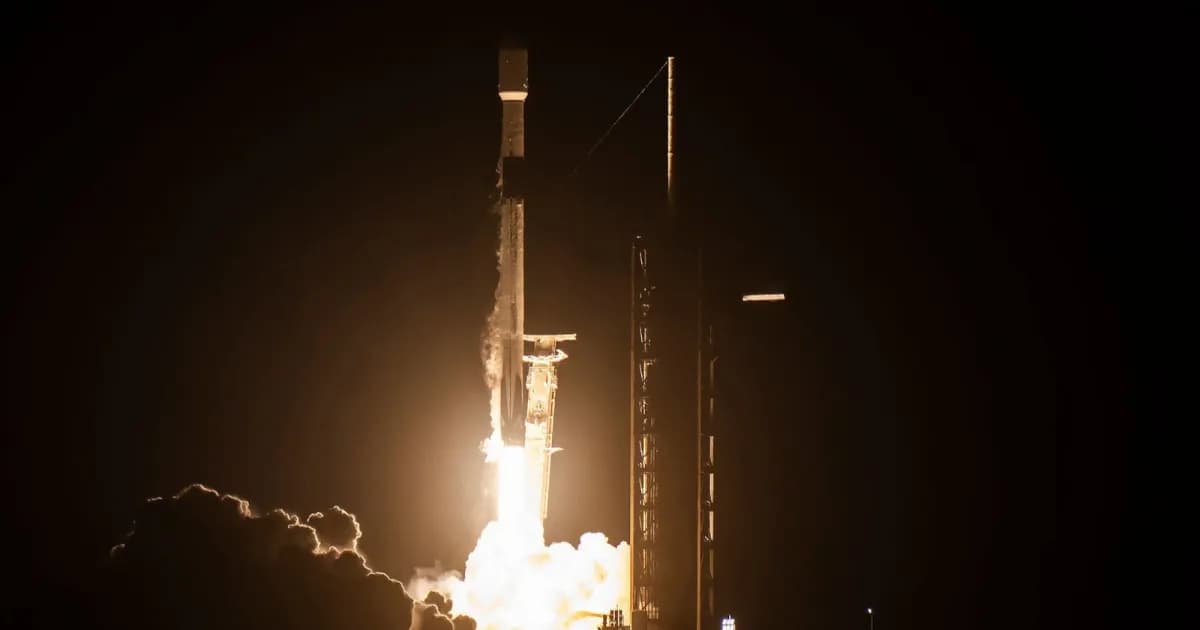 Ilustrasi roket Falcon 9 SpaceX meluncur ke luar angkasa