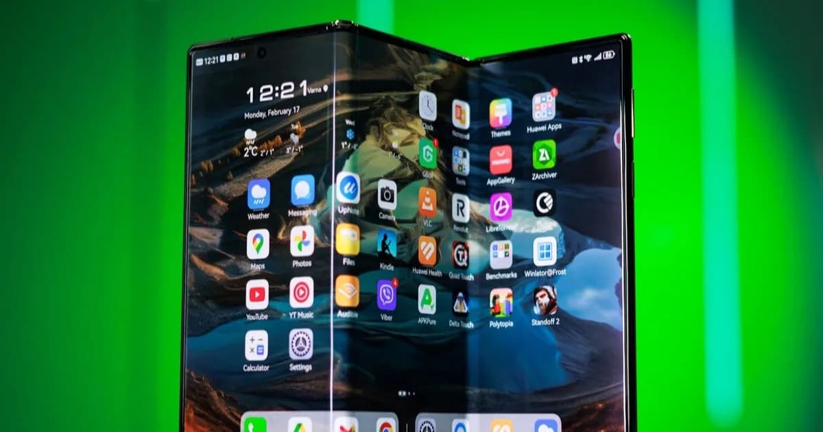 Huawei Mate XT, ponsel tri-fold pertama di dunia dari Huawei yang menjadi bukti inovasi perusahaan.