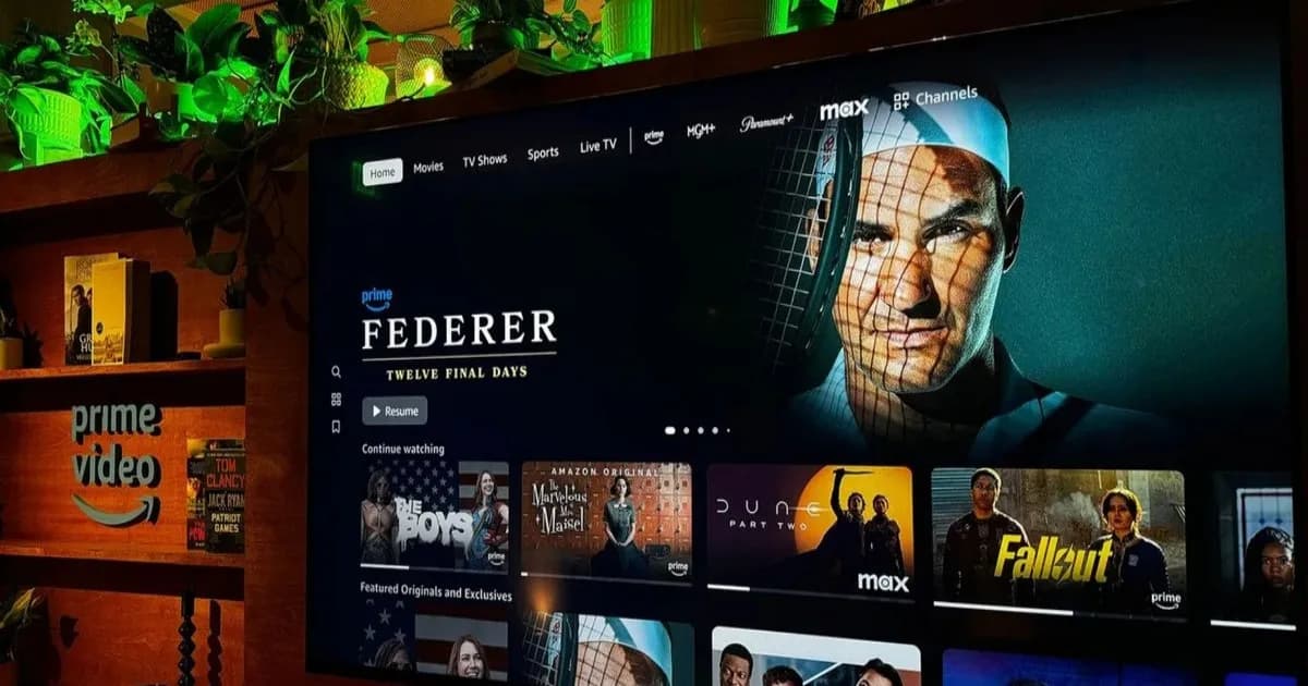 Tampilan beranda Amazon Prime Video dengan deretan tile rekomendasi film dan serial.