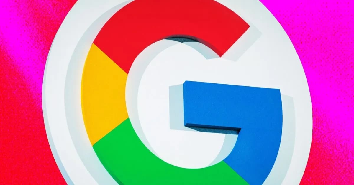 Ilustrasi foto bergaya dengan ikon Google huruf G di papan petunjuk yang melambangkan dominasi AI
