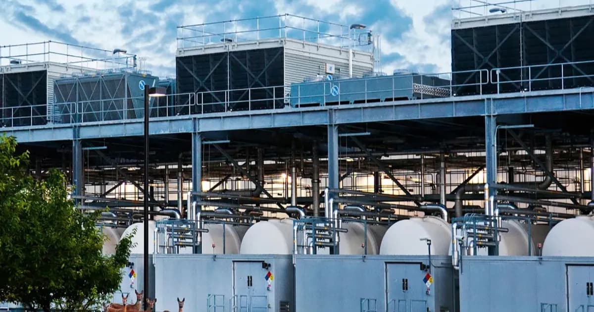 Google's data center in Council Bluffs, Iowa dengan arsitektur modern dan sistem pendingin canggih